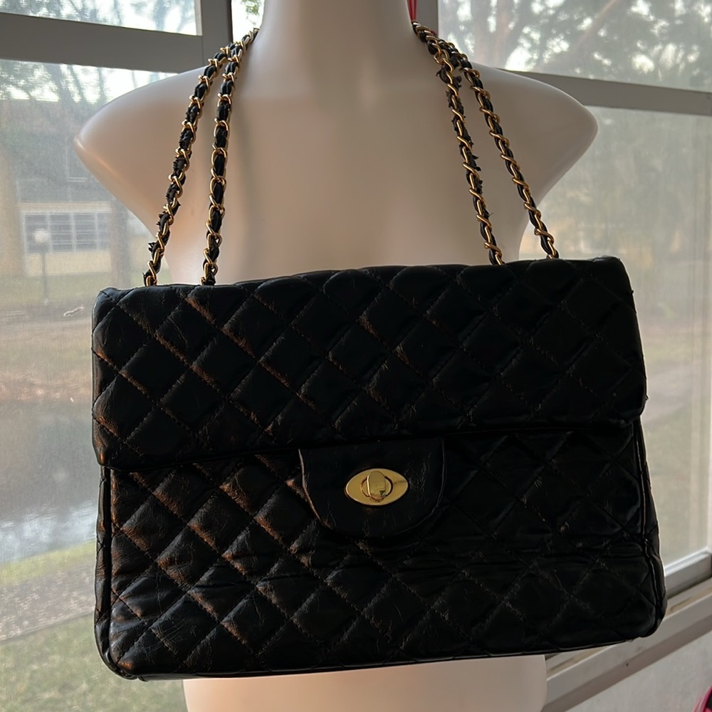 Elegant Black Quilted Shoulder Bag - Picture 5 of 9